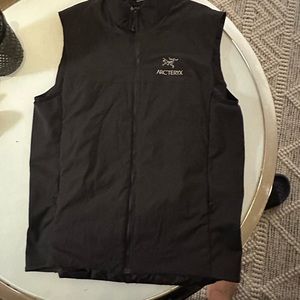 Arcteryx Medium Atom Black vest for men